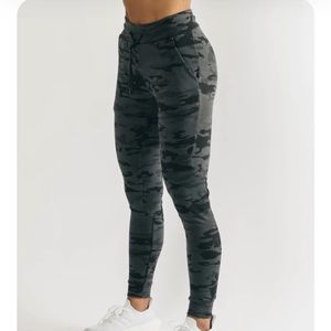 Alphalete joggers (phantom) camo. Size Small. New with tags.
